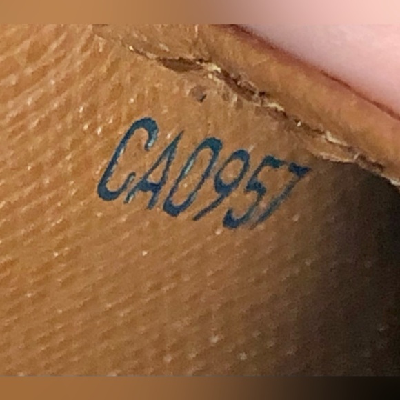 LOUIS VUITTON Small Ring Agenda Cover - Picture 12 of 15